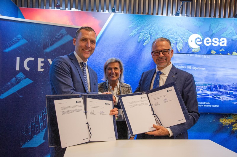 ESA and ICEYE executives after signing the EPIC pact as the 2023 Global Space Conference on Climate Change