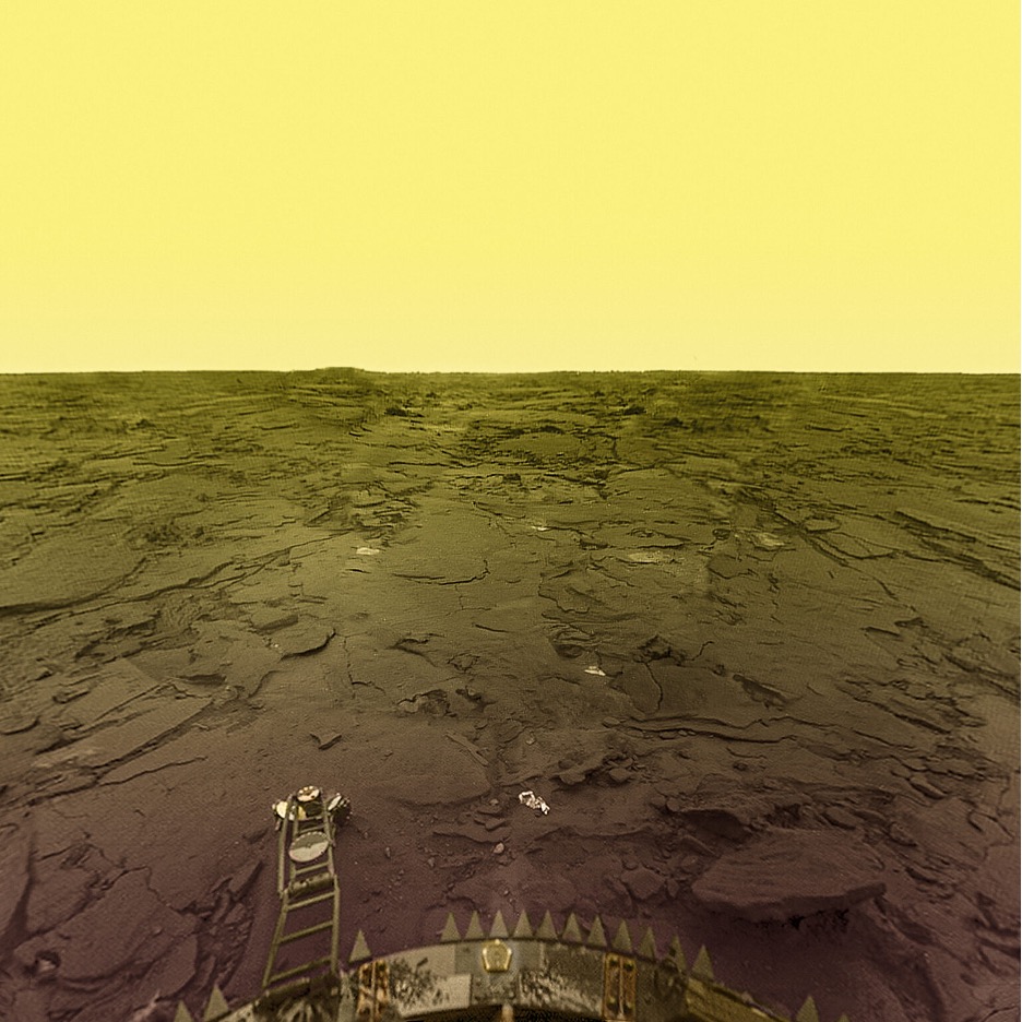 Venus surface color