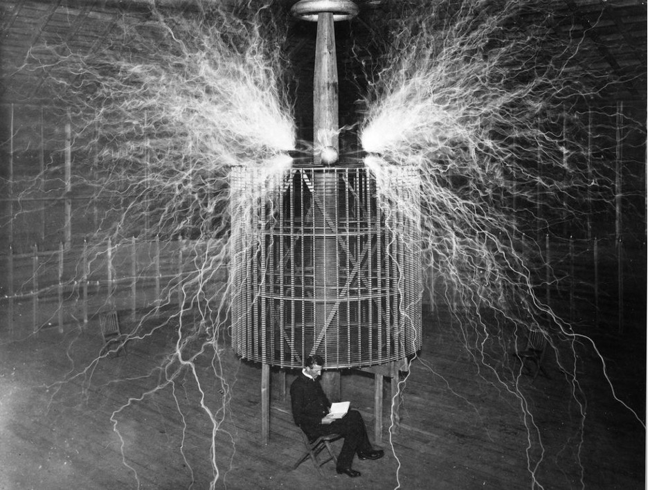 Nikola Tesla and Magnifying transmitter