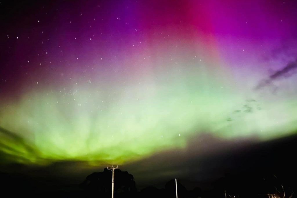 Aurora Australis Shines Across Australian Skies 