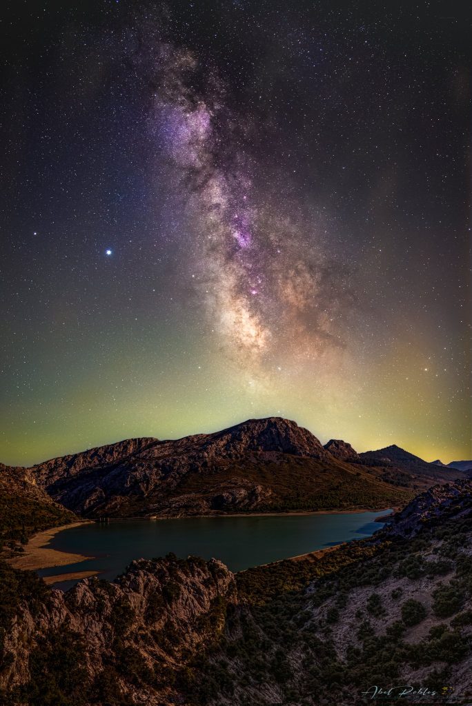 Abel Borrasca's celestial symphony: Milky Way over lake Cuber