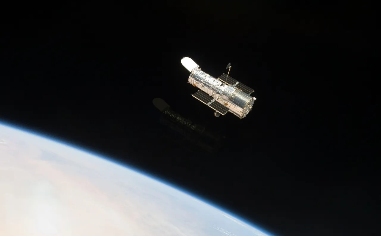 Hubble Enters Unexpected Safe Mode After Gyroscope Anomaly