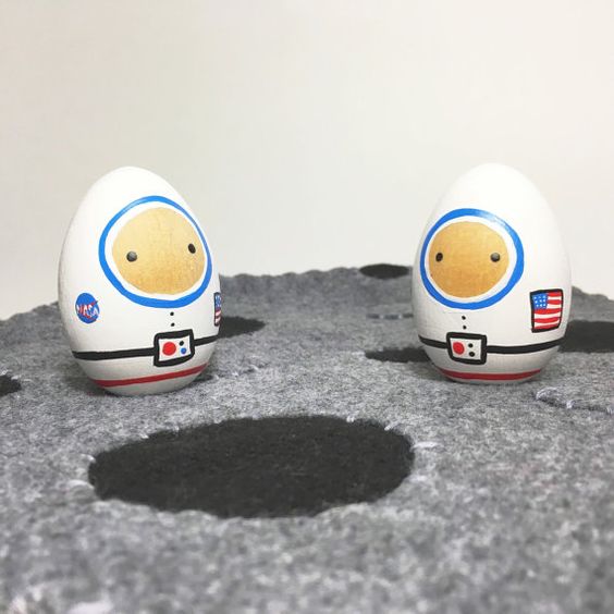  easter eggs astronauts