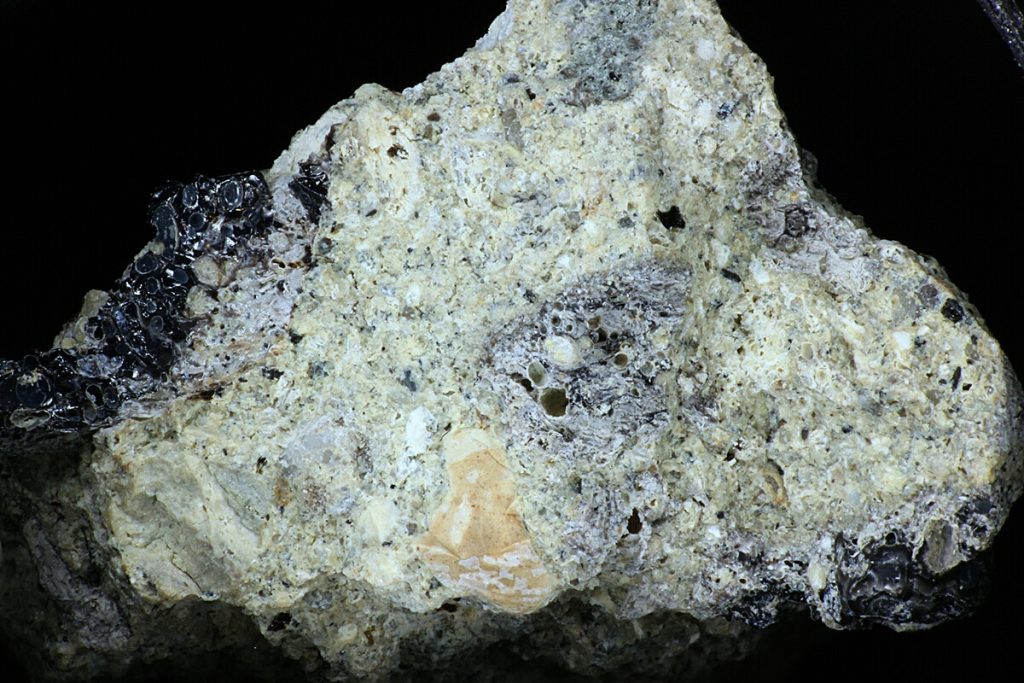 Cosmochlor mineral