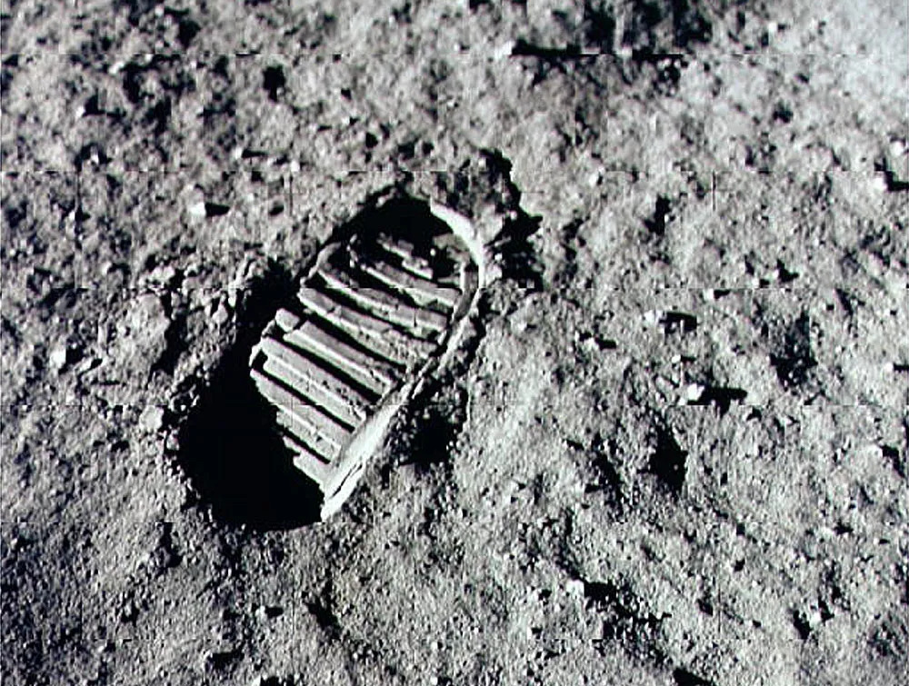 Apollo, first steps on the moon