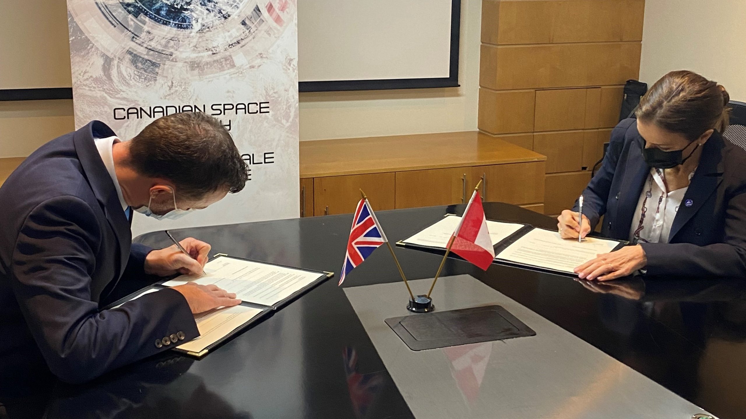 UK Space Agency and Canadian Space Agency Tighten Cooperation