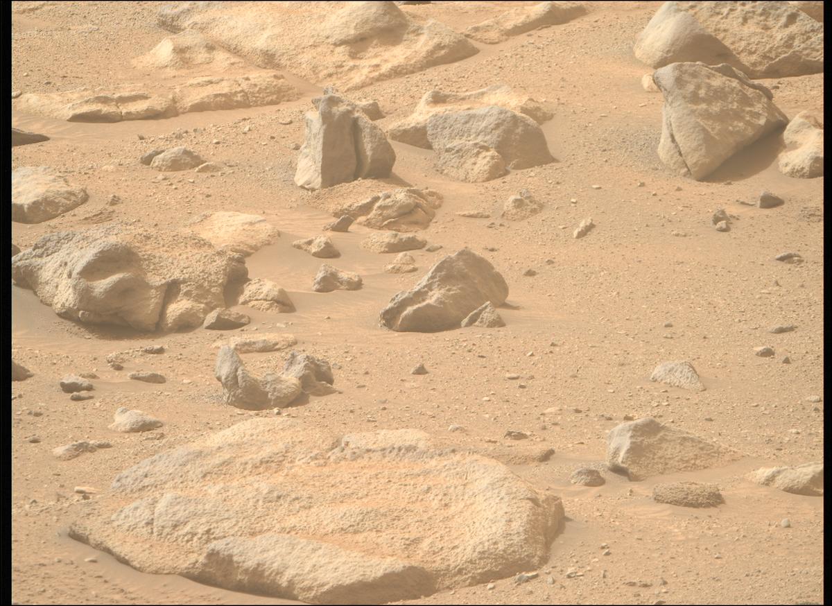 Is That a Face? Mars Surprises Us Again With a New Rock Formation Found ...