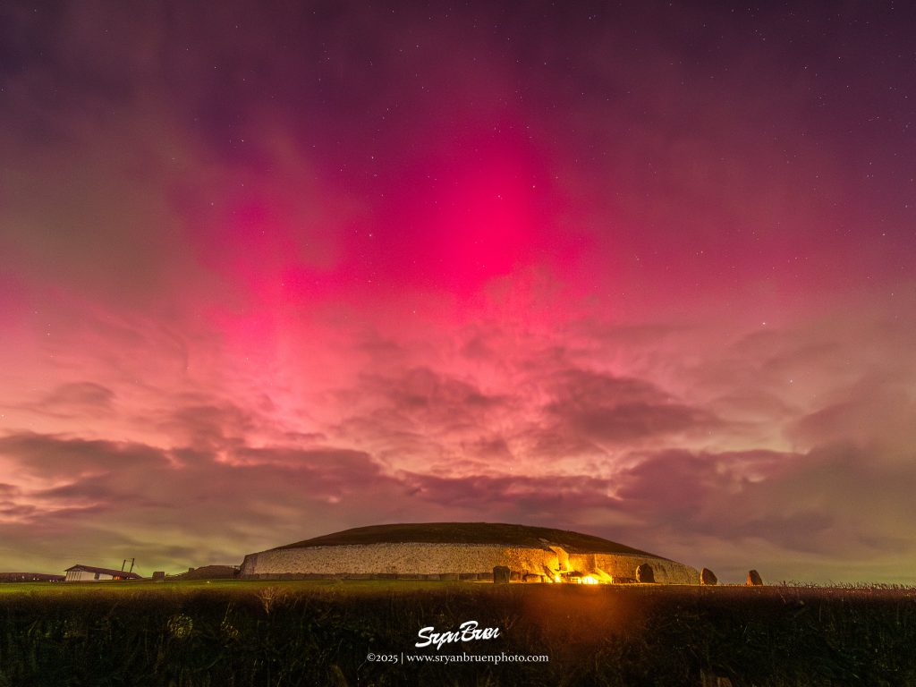 Newgrange northern lights