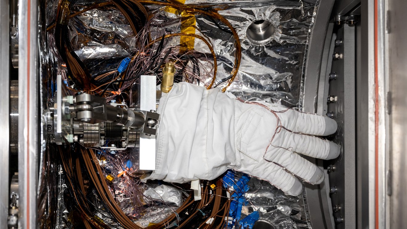 Freezing For Science: How NASA Tests Artemis Programme Spacesuit Readiness Freezing For Science: How NASA Tests Artemis Programme Spacesuit Readiness