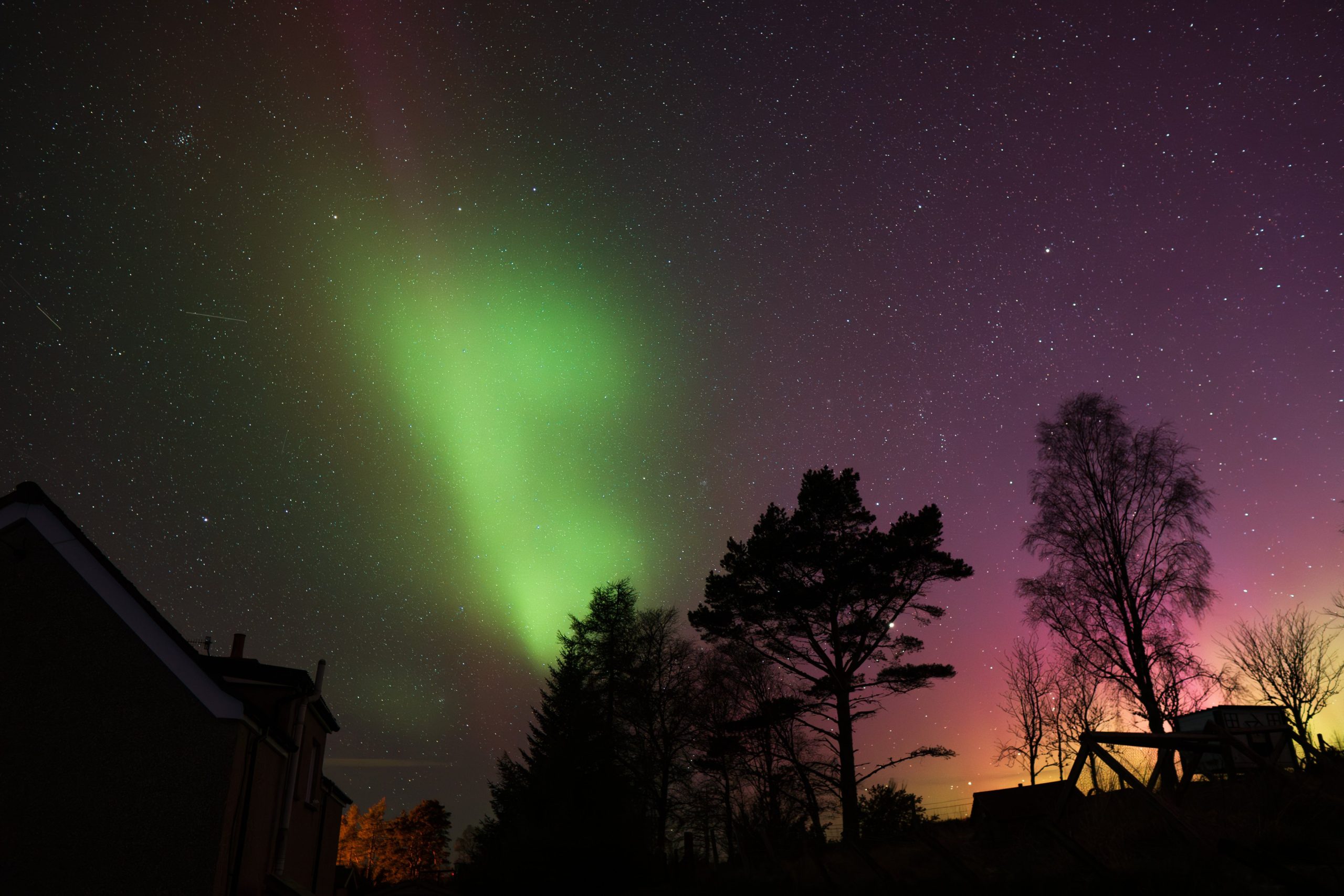 First Shots Of Northern Lights In UK & Worldwide: You Need To See Them! [Photos]