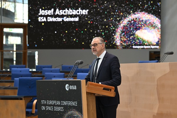 ESA Chief Warns: Space Debris Must Be Cleaned Up Now — Or Lose Orbit Forever ESA Chief Warns: Space Debris Must Be Cleaned Up Now — Or Lose Orbit Forever